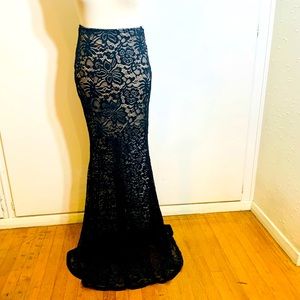 Privy Blacl Lace Maxi Skirt